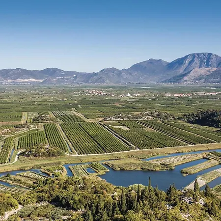 In With Sauna Slivno Ravno